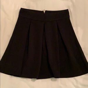 Black pleated skirt!